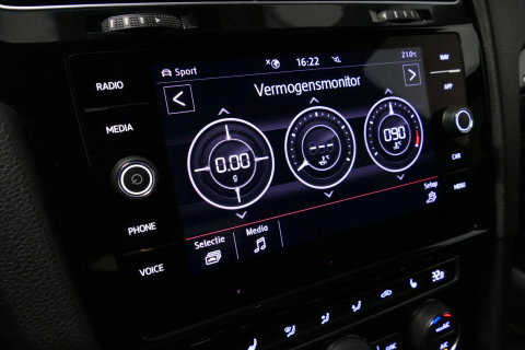 Volkswagen Golf 2.0 TSI GTI TCR / Akrapovic uitlaat / Panoramadak / Stoelverwarming / Apple Carplay - Android Auto / Ambienteverlichting / DCC / Climatronic / Adaptive Cruise Control / 18'' LMV / Digitaal instrumentenpaneel