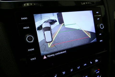 Volkswagen Golf 2.0 TSI GTI TCR / Akrapovic uitlaat / Panoramadak / Stoelverwarming / Apple Carplay - Android Auto / Ambienteverlichting / DCC / Climatronic / Adaptive Cruise Control / 18'' LMV / Digitaal instrumentenpaneel