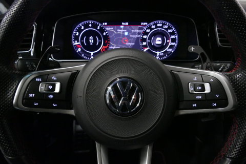 Volkswagen Golf 2.0 TSI GTI TCR / Akrapovic uitlaat / Panoramadak / Stoelverwarming / Apple Carplay - Android Auto / Ambienteverlichting / DCC / Climatronic / Adaptive Cruise Control / 18'' LMV / Digitaal instrumentenpaneel