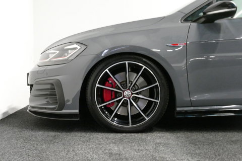 Volkswagen Golf 2.0 TSI GTI TCR / Akrapovic uitlaat / Panoramadak / Stoelverwarming / Apple Carplay - Android Auto / Ambienteverlichting / DCC / Climatronic / Adaptive Cruise Control / 18'' LMV / Digitaal instrumentenpaneel