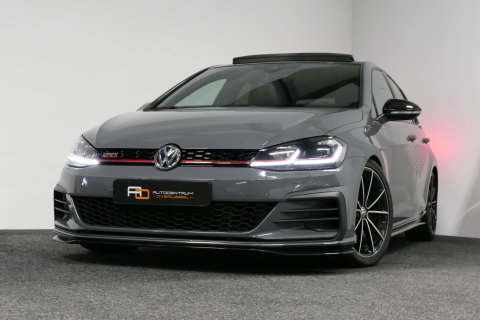 Volkswagen Golf 2.0 TSI GTI TCR / Akrapovic uitlaat / Panoramadak / Stoelverwarming / Apple Carplay - Android Auto / Ambienteverlichting / DCC / Climatronic / Adaptive Cruise Control / 18'' LMV / Digitaal instrumentenpaneel