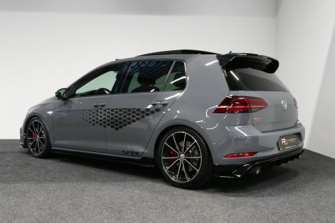 Volkswagen Golf 2.0 TSI GTI TCR / Akrapovic uitlaat / Panoramadak / Stoelverwarming / Apple Carplay - Android Auto / Ambienteverlichting / DCC / Climatronic / Adaptive Cruise Control / 18'' LMV / Digitaal instrumentenpaneel