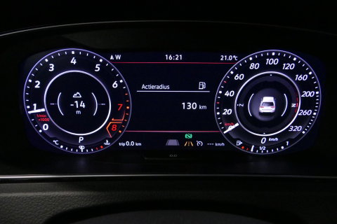Volkswagen Golf 2.0 TSI GTI TCR / Akrapovic uitlaat / Panoramadak / Stoelverwarming / Apple Carplay - Android Auto / Ambienteverlichting / DCC / Climatronic / Adaptive Cruise Control / 18'' LMV / Digitaal instrumentenpaneel