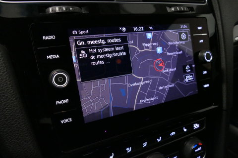 Volkswagen Golf 2.0 TSI GTI TCR / Akrapovic uitlaat / Panoramadak / Stoelverwarming / Apple Carplay - Android Auto / Ambienteverlichting / DCC / Climatronic / Adaptive Cruise Control / 18'' LMV / Digitaal instrumentenpaneel