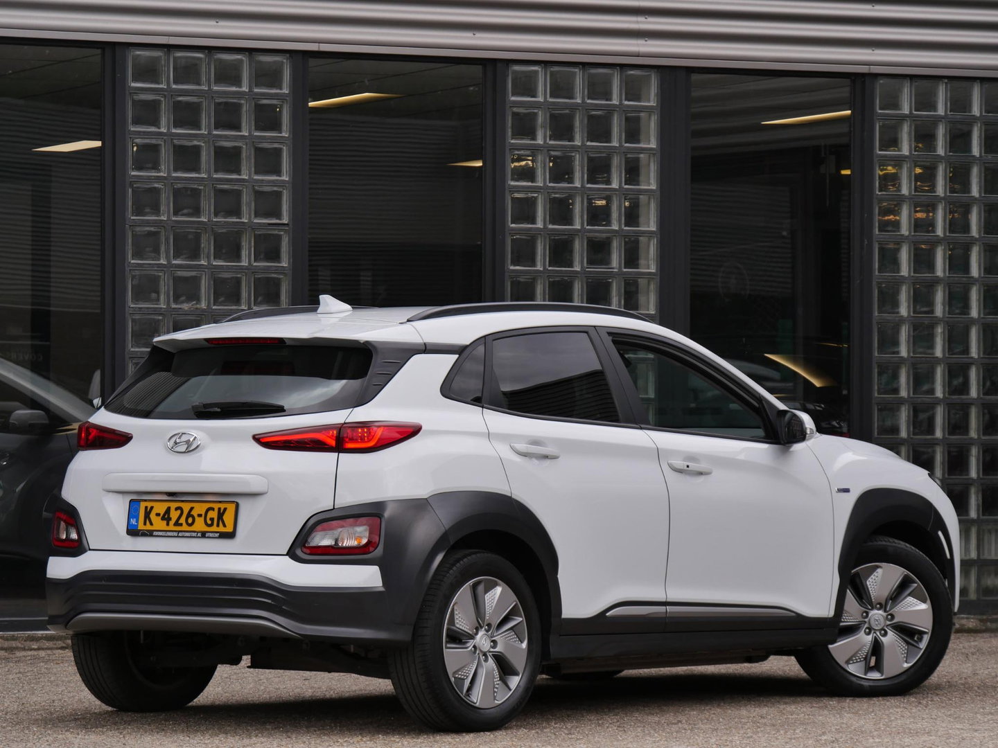 Hyundai KONA EV 64kWh PREMIUM/ LEER/ ELEKT. STOELEN/ WARMTEPOMP / SOH 100%