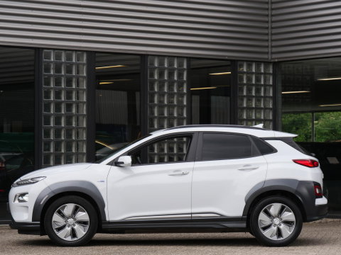 Hyundai KONA EV 64kWh PREMIUM/ LEER/ ELEKT. STOELEN/ WARMTEPOMP / SOH 100%
