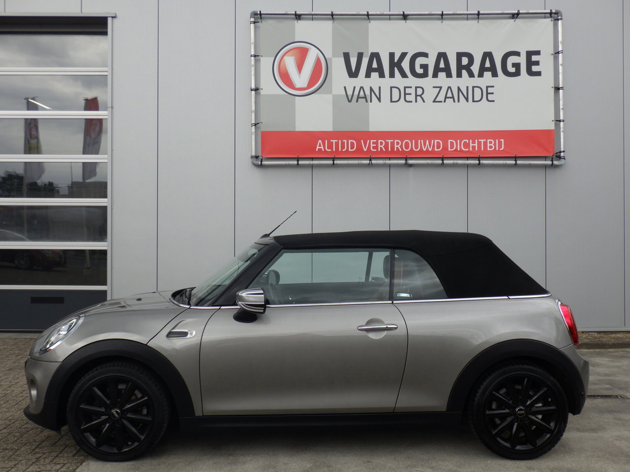 MINI Cooper Cabrio