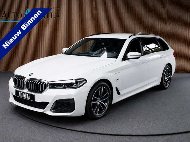 BMW 5 Serie - Touring 530e M-Sport Navi Leer Sportstoelen PDC Climate voor en achter  Elektr. verstelbare stoelen Elektr. achterklep LM velgen