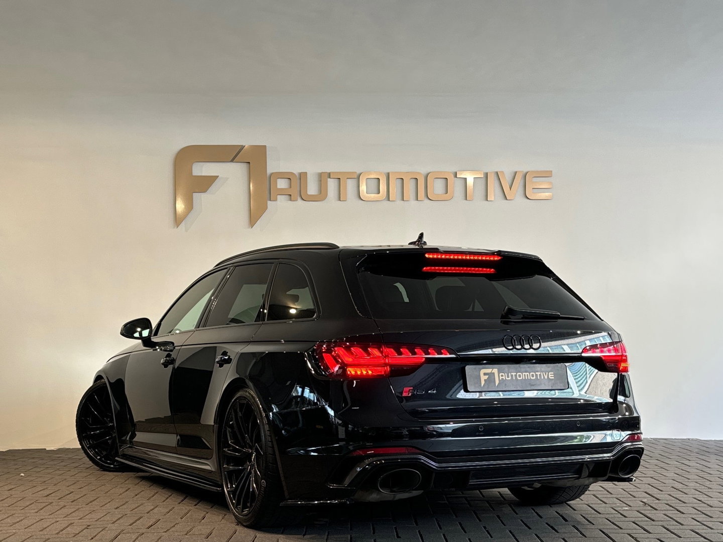 Audi RS4 Avant 2.9 TFSI quattro Pano|Ceramic|B&O|HuD|Carbon