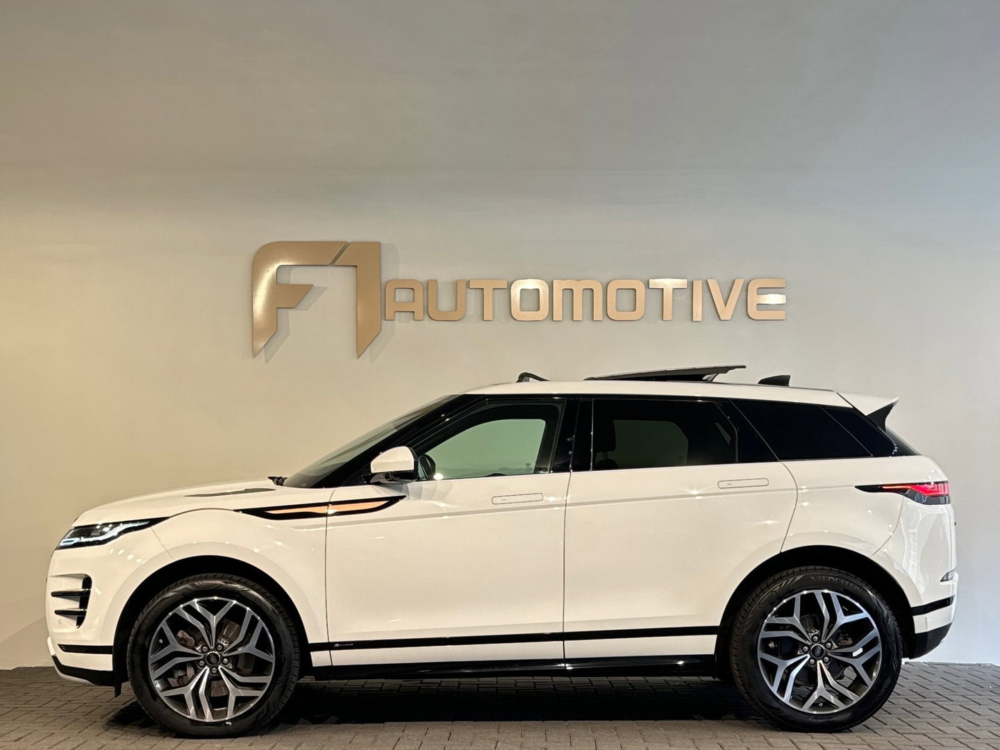 Land Rover Range Rover Evoque 2.0 P200 AWD R-Dynamic Pano