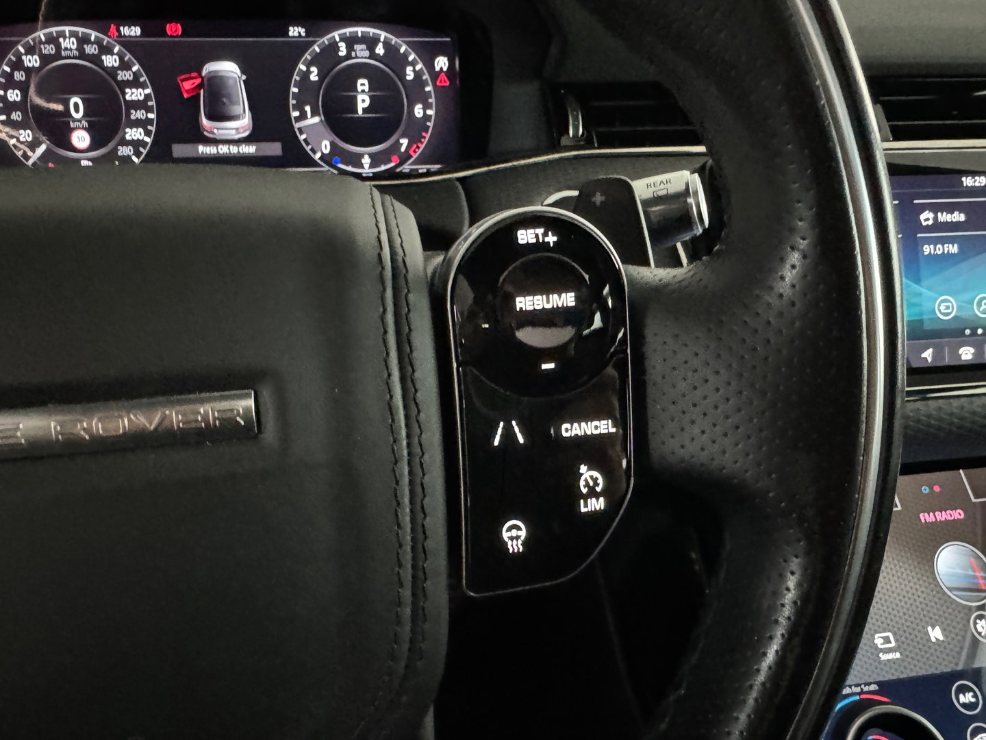 Land Rover Range Rover Evoque 2.0 P200 AWD R-Dynamic Pano