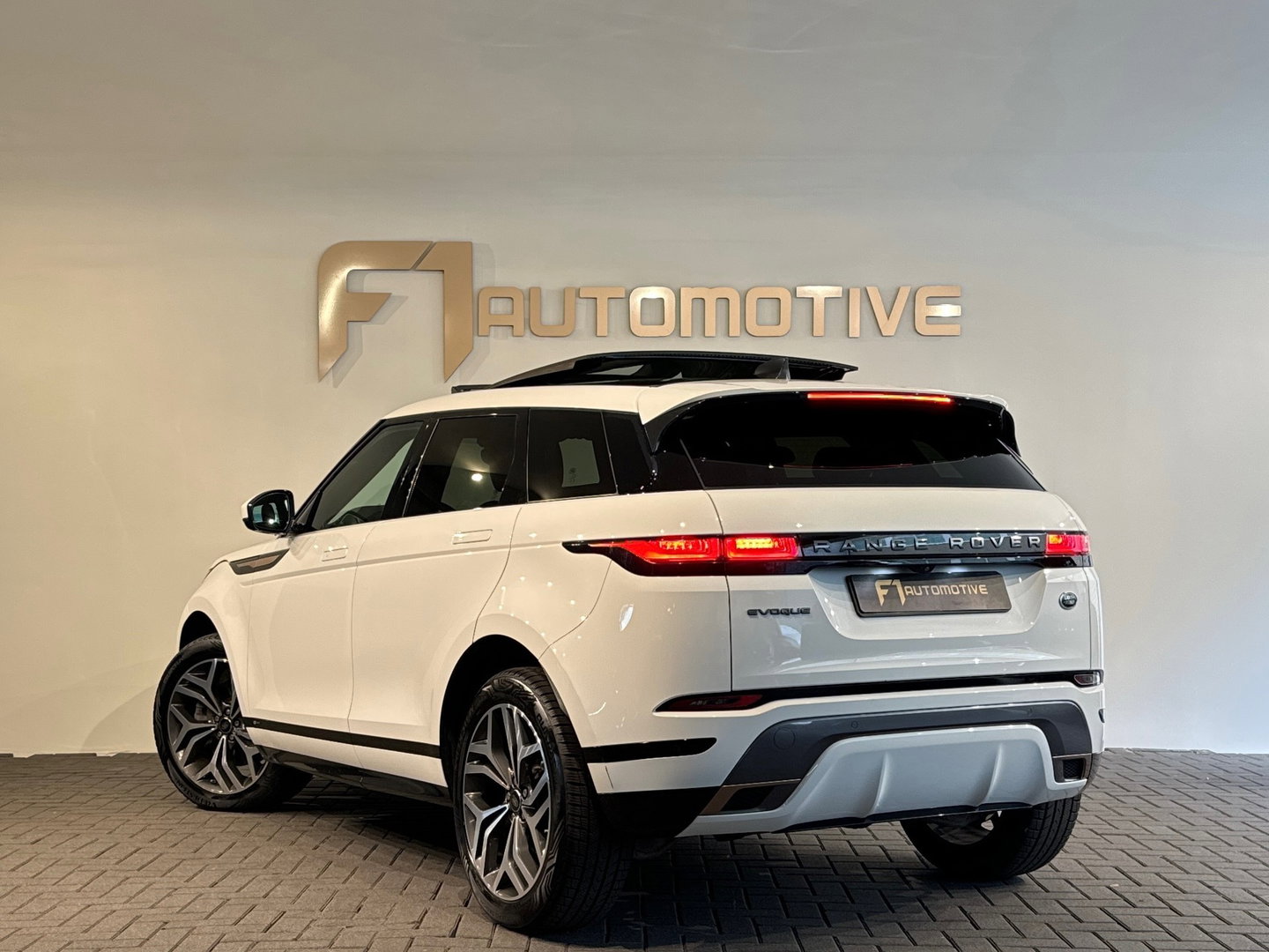 Land Rover Range Rover Evoque 2.0 P200 AWD R-Dynamic Pano