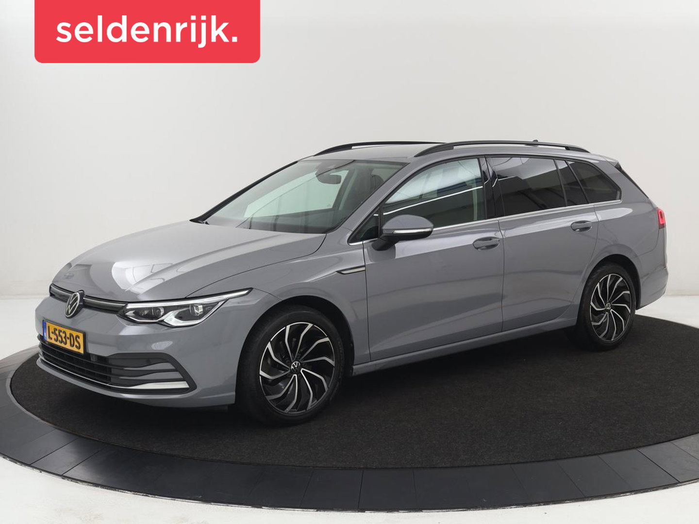 Volkswagen Golf 1.5 TSI Style | Matrix LED | Camera | Carplay | Trekhaak | Massage | Memory | Sfeerverlichting | Adaptive cruise | Digital Cockpit | Parkeerhulp | File Assistent | Climate control | Bluetooth