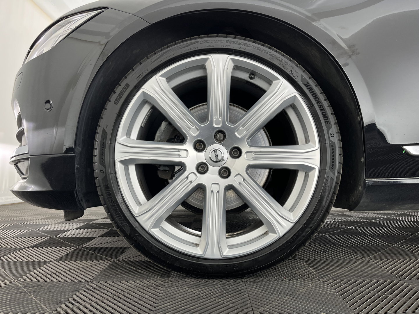Volvo V90 2.0 D5 AWD Inscription Aut. *PANO | LEATHER | FULL-LED | BOWERS&WILKINS | MEMORY-PACK | BLIS | HEAD-UP | CAMERA | KEYLESS | DIGI-COCKPIT | NAVI-FULLMAP | PRIVACY-GLASS | HEATED/VENTILATED-SPORTSEATS | TOWBAR | 20''