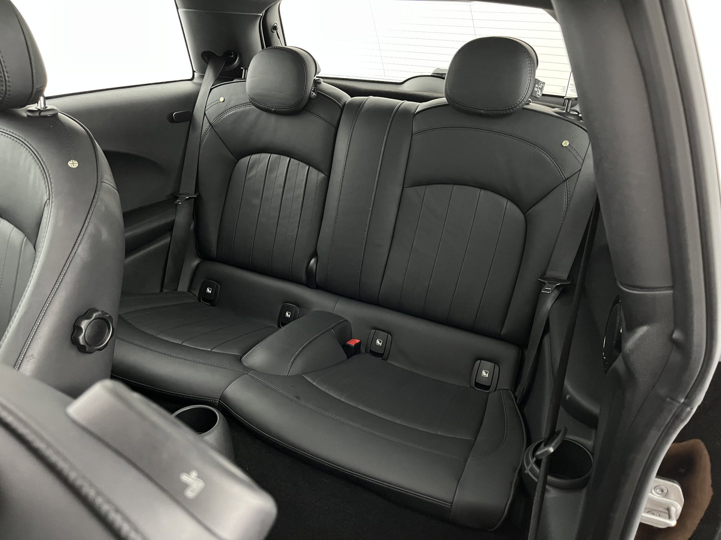 MINI Electric Yours 33 kWh [ 3-Fase-11kW ] {SoH-97%} (INCL-BTW) Aut. *HEATPUMP | PANO | LEATHER | DIGI-COCKPIT | HEAD-UP | FULL-LED | NAVI-FULLMAP | HEATED-SPORTSEATS | DAB | CRUISE | HARMAN/KARDON | CAMERA | KEYLESS | AMBIENTLIGHT | 17"ALU*