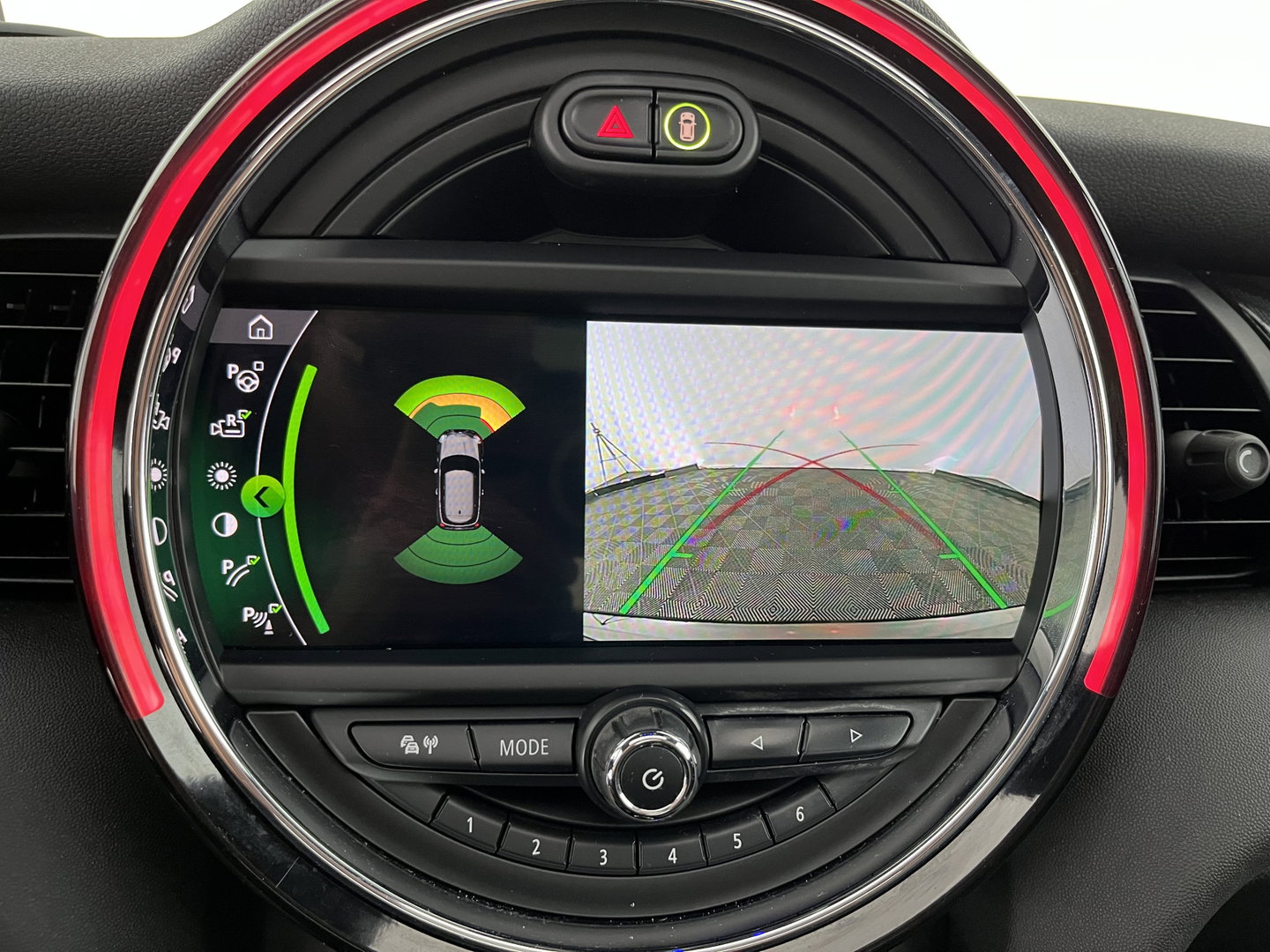MINI Electric Yours 33 kWh [ 3-Fase-11kW ] {SoH-97%} (INCL-BTW) Aut. *HEATPUMP | PANO | LEATHER | DIGI-COCKPIT | HEAD-UP | FULL-LED | NAVI-FULLMAP | HEATED-SPORTSEATS | DAB | CRUISE | HARMAN/KARDON | CAMERA | KEYLESS | AMBIENTLIGHT | 17"ALU*