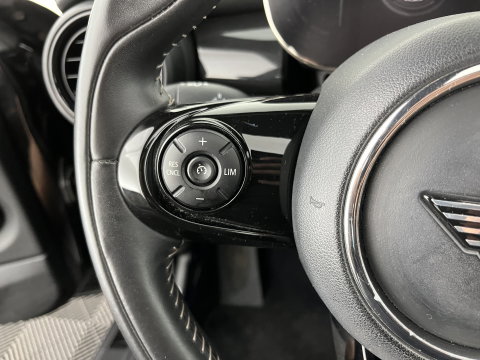 MINI Electric Yours 33 kWh [ 3-Fase-11kW ] {SoH-97%} (INCL-BTW) Aut. *HEATPUMP | PANO | LEATHER | DIGI-COCKPIT | HEAD-UP | FULL-LED | NAVI-FULLMAP | HEATED-SPORTSEATS | DAB | CRUISE | HARMAN/KARDON | CAMERA | KEYLESS | AMBIENTLIGHT | 17"ALU*