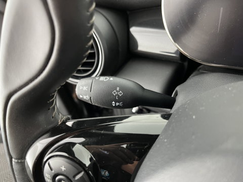 MINI Electric Yours 33 kWh [ 3-Fase-11kW ] {SoH-97%} (INCL-BTW) Aut. *HEATPUMP | PANO | LEATHER | DIGI-COCKPIT | HEAD-UP | FULL-LED | NAVI-FULLMAP | HEATED-SPORTSEATS | DAB | CRUISE | HARMAN/KARDON | CAMERA | KEYLESS | AMBIENTLIGHT | 17"ALU*