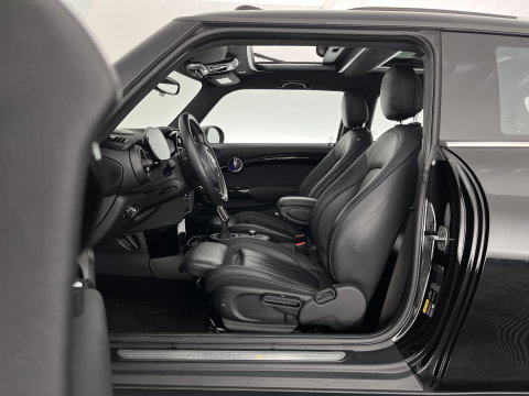 MINI Electric Yours 33 kWh [ 3-Fase-11kW ] {SoH-97%} (INCL-BTW) Aut. *HEATPUMP | PANO | LEATHER | DIGI-COCKPIT | HEAD-UP | FULL-LED | NAVI-FULLMAP | HEATED-SPORTSEATS | DAB | CRUISE | HARMAN/KARDON | CAMERA | KEYLESS | AMBIENTLIGHT | 17"ALU*