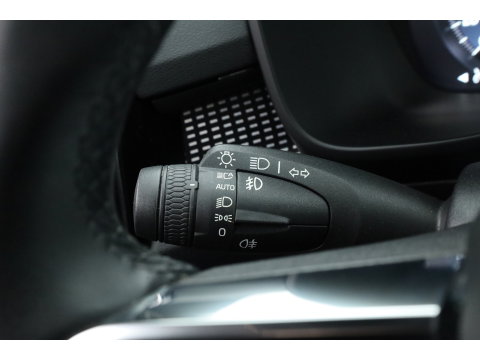 Volvo XC40 1.5 T5 Recharge R-Design | Pano | H&K audio | Trekhaak | Elek bes.Stoel | Stoel & stuurverwarming |