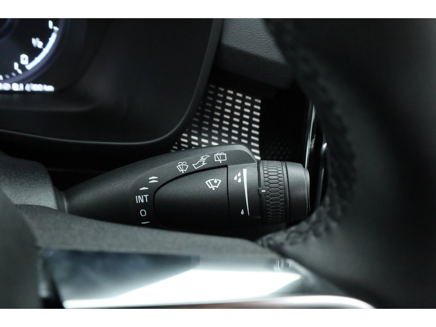 Volvo XC40 1.5 T5 Recharge R-Design | Pano | H&K audio | Trekhaak | Elek bes.Stoel | Stoel & stuurverwarming |