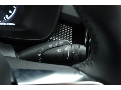 Volvo XC40 1.5 T5 Recharge R-Design | Pano | H&K audio | Trekhaak | Elek bes.Stoel | Stoel & stuurverwarming |