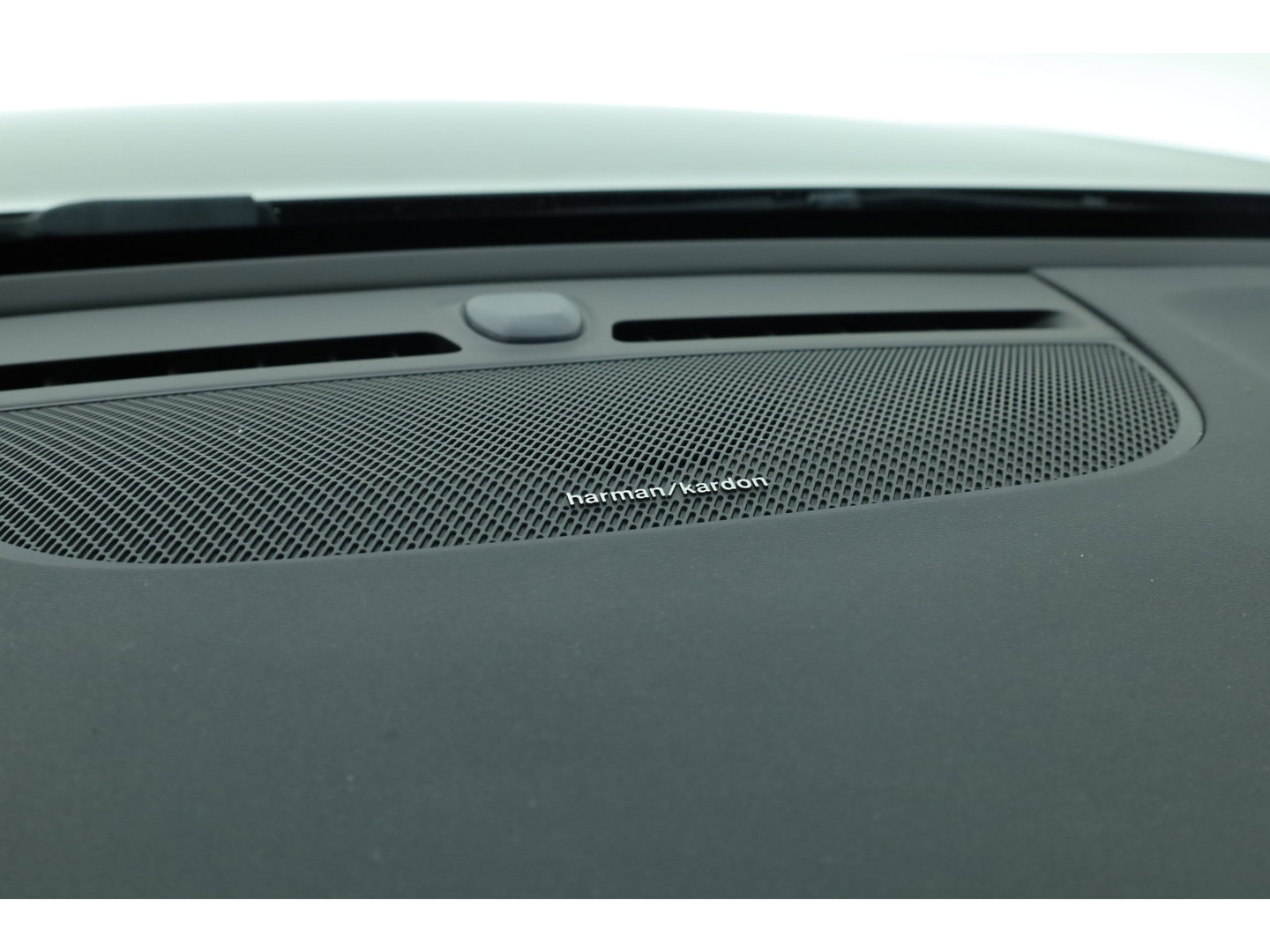 Volvo XC40 1.5 T5 Recharge R-Design | Pano | H&K audio | Trekhaak | Elek bes.Stoel | Stoel & stuurverwarming |