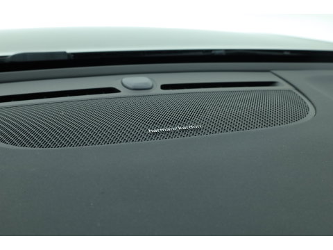 Volvo XC40 1.5 T5 Recharge R-Design | Pano | H&K audio | Trekhaak | Elek bes.Stoel | Stoel & stuurverwarming |