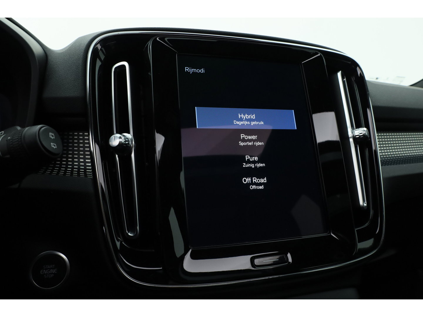 Volvo XC40 1.5 T5 Recharge R-Design | Pano | H&K audio | Trekhaak | Elek bes.Stoel | Stoel & stuurverwarming |