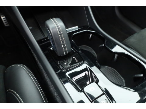 Volvo XC40 1.5 T5 Recharge R-Design | Pano | H&K audio | Trekhaak | Elek bes.Stoel | Stoel & stuurverwarming |