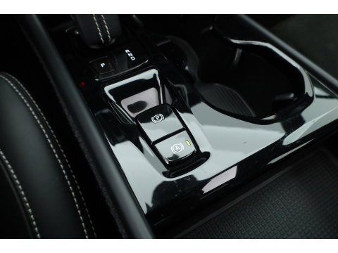 Volvo XC40 1.5 T5 Recharge R-Design | Pano | H&K audio | Trekhaak | Elek bes.Stoel | Stoel & stuurverwarming |