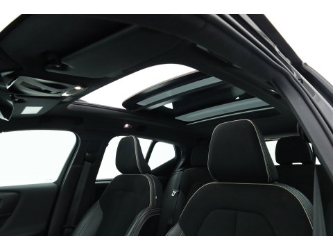 Volvo XC40 1.5 T5 Recharge R-Design | Pano | H&K audio | Trekhaak | Elek bes.Stoel | Stoel & stuurverwarming |