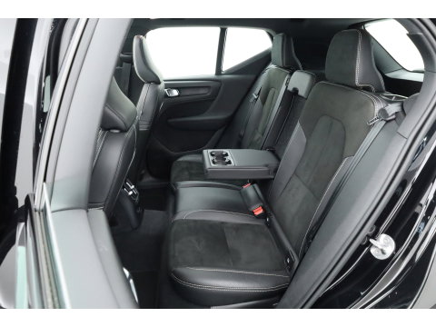 Volvo XC40 1.5 T5 Recharge R-Design | Pano | H&K audio | Trekhaak | Elek bes.Stoel | Stoel & stuurverwarming |