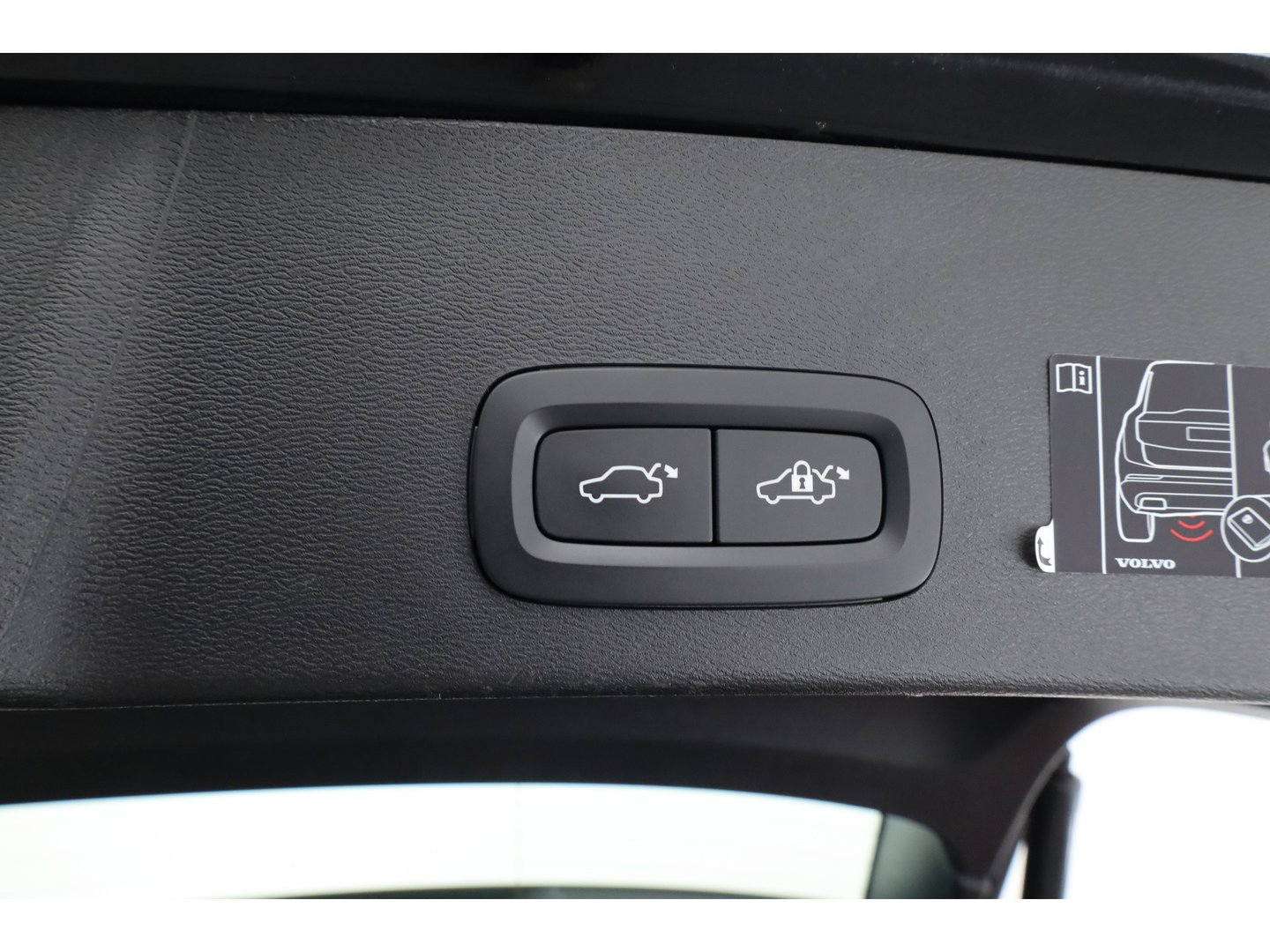 Volvo XC40 1.5 T5 Recharge R-Design | Pano | H&K audio | Trekhaak | Elek bes.Stoel | Stoel & stuurverwarming |