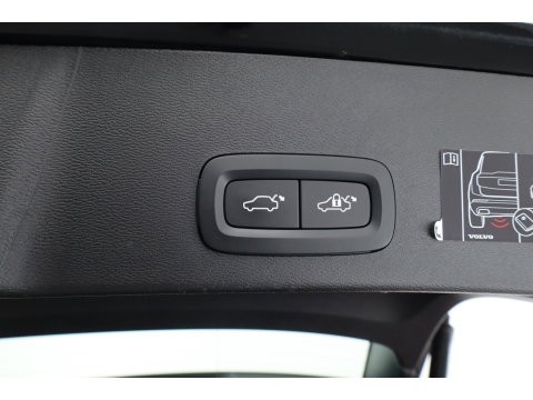 Volvo XC40 1.5 T5 Recharge R-Design | Pano | H&K audio | Trekhaak | Elek bes.Stoel | Stoel & stuurverwarming |