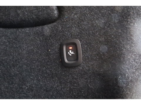 Volvo XC40 1.5 T5 Recharge R-Design | Pano | H&K audio | Trekhaak | Elek bes.Stoel | Stoel & stuurverwarming |