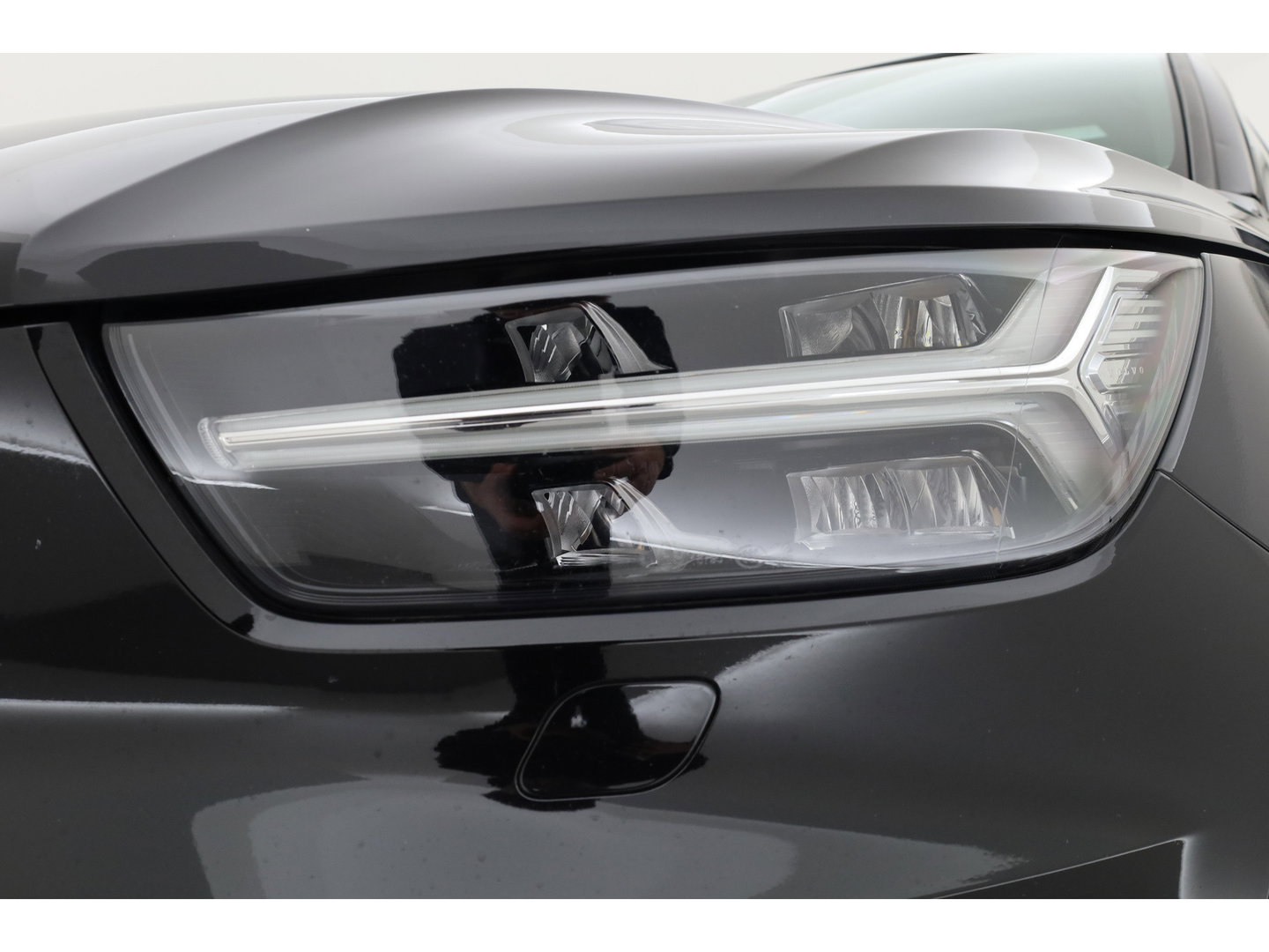 Volvo XC40 1.5 T5 Recharge R-Design | Pano | H&K audio | Trekhaak | Elek bes.Stoel | Stoel & stuurverwarming |