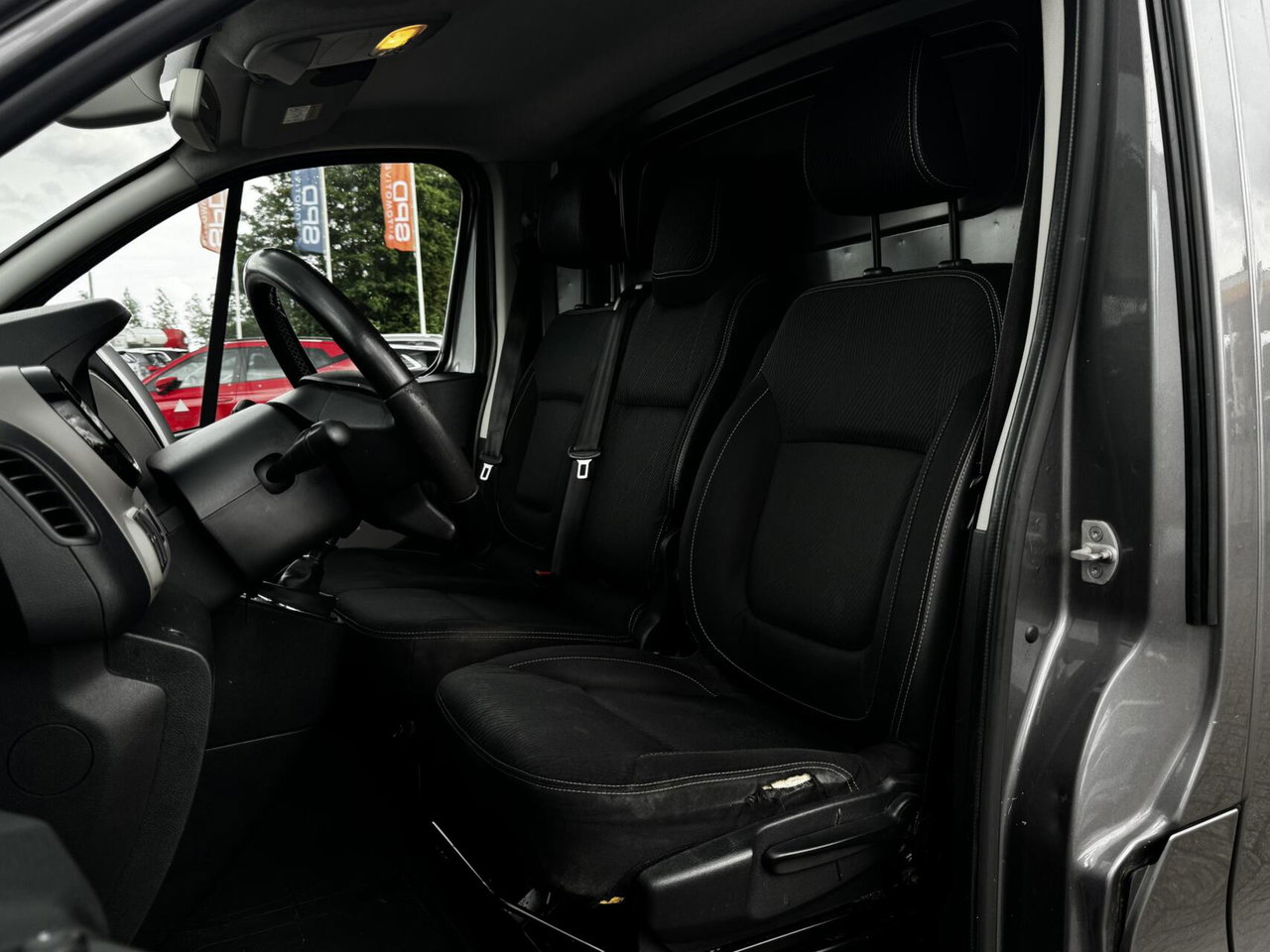 Nissan NV300