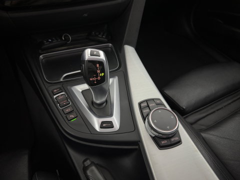 BMW 3-serie 330e M-Sportpack Centennial High Executive (Plug-In) Aut. *PANO | LEATHER | FULL-LED | HEATED-SPORTSEATS | HIFI-SOUND | CAMERA | NAVI-FULLMAP | PRVACY-GLASS | SHIFTPADDLES | HEAD-UP | ECC | PDC | CRUISE | 19''ALU*