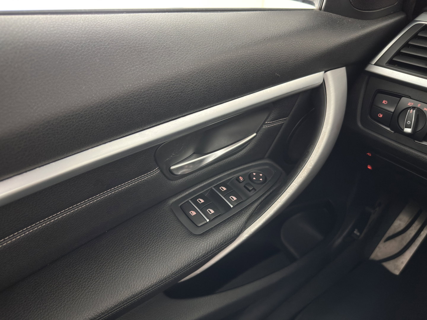 BMW 3-serie 330e M-Sportpack Centennial High Executive (Plug-In) Aut. *PANO | LEATHER | FULL-LED | HEATED-SPORTSEATS | HIFI-SOUND | CAMERA | NAVI-FULLMAP | PRVACY-GLASS | SHIFTPADDLES | HEAD-UP | ECC | PDC | CRUISE | 19''ALU*