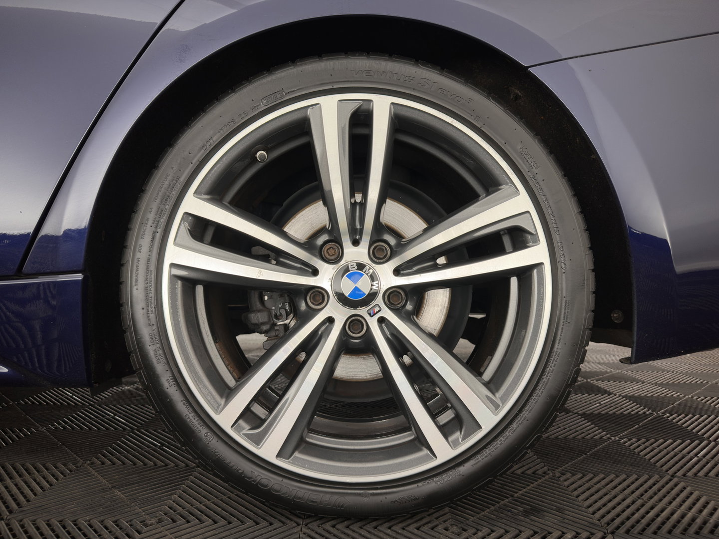 BMW 3-serie 330e M-Sportpack Centennial High Executive (Plug-In) Aut. *PANO | LEATHER | FULL-LED | HEATED-SPORTSEATS | HIFI-SOUND | CAMERA | NAVI-FULLMAP | PRVACY-GLASS | SHIFTPADDLES | HEAD-UP | ECC | PDC | CRUISE | 19''ALU*
