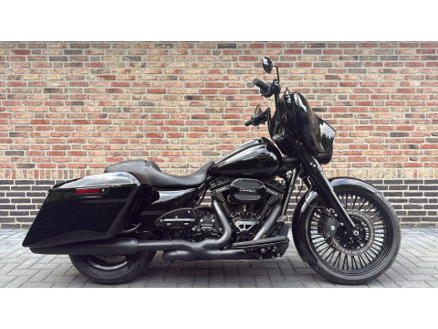 Harley Davidson 103 FLHX Street Glide Bagger 21'' CVO Black Out Streetglide