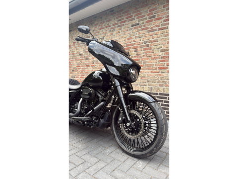 Harley Davidson 103 FLHX Street Glide Bagger 21'' CVO Black Out Streetglide