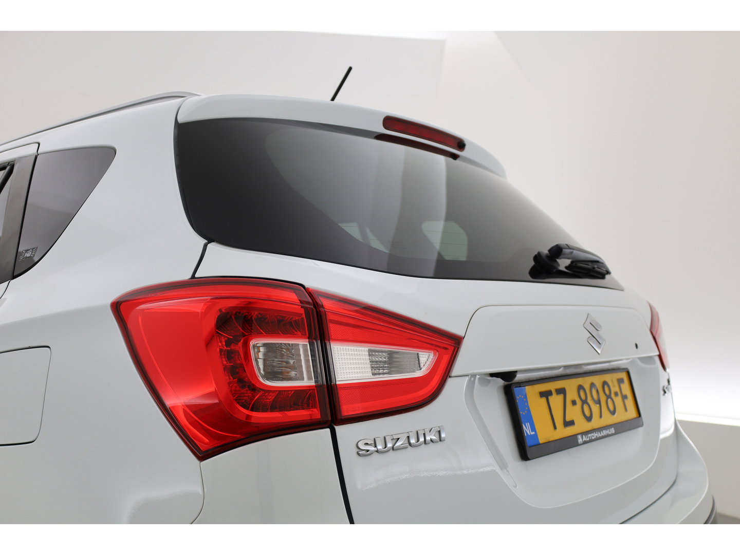 Suzuki S-Cross 1.0 Boosterjet Exclusive | Camera | Afn. Trekhaak | Keyless | Stoelverw. | Clima | LED | 17''