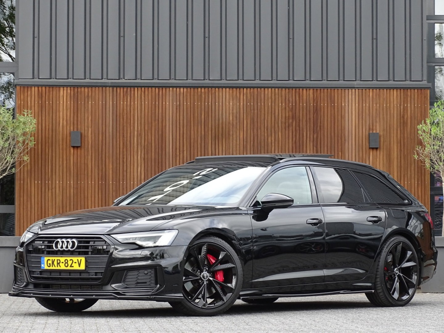 Audi A6 Avant 55 TFSI e 367PK Quattro / S6 Edition / Competition / LED