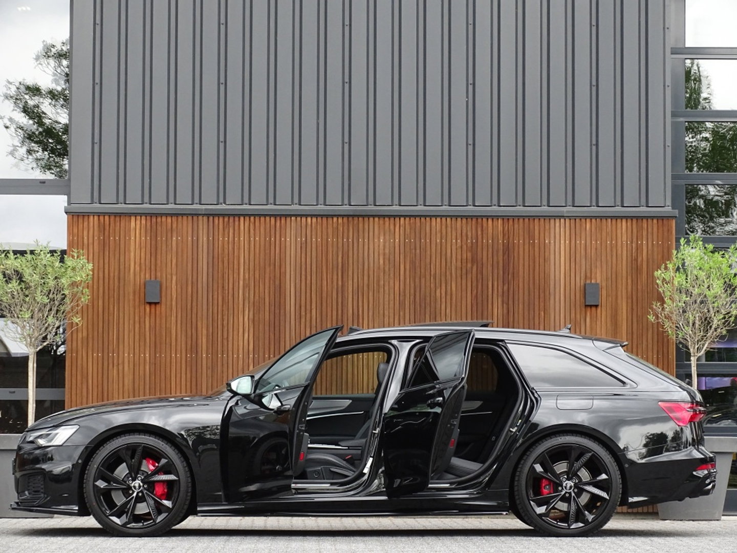 Audi A6 Avant 55 TFSI e 367PK Quattro / S6 Edition / Competition / LED