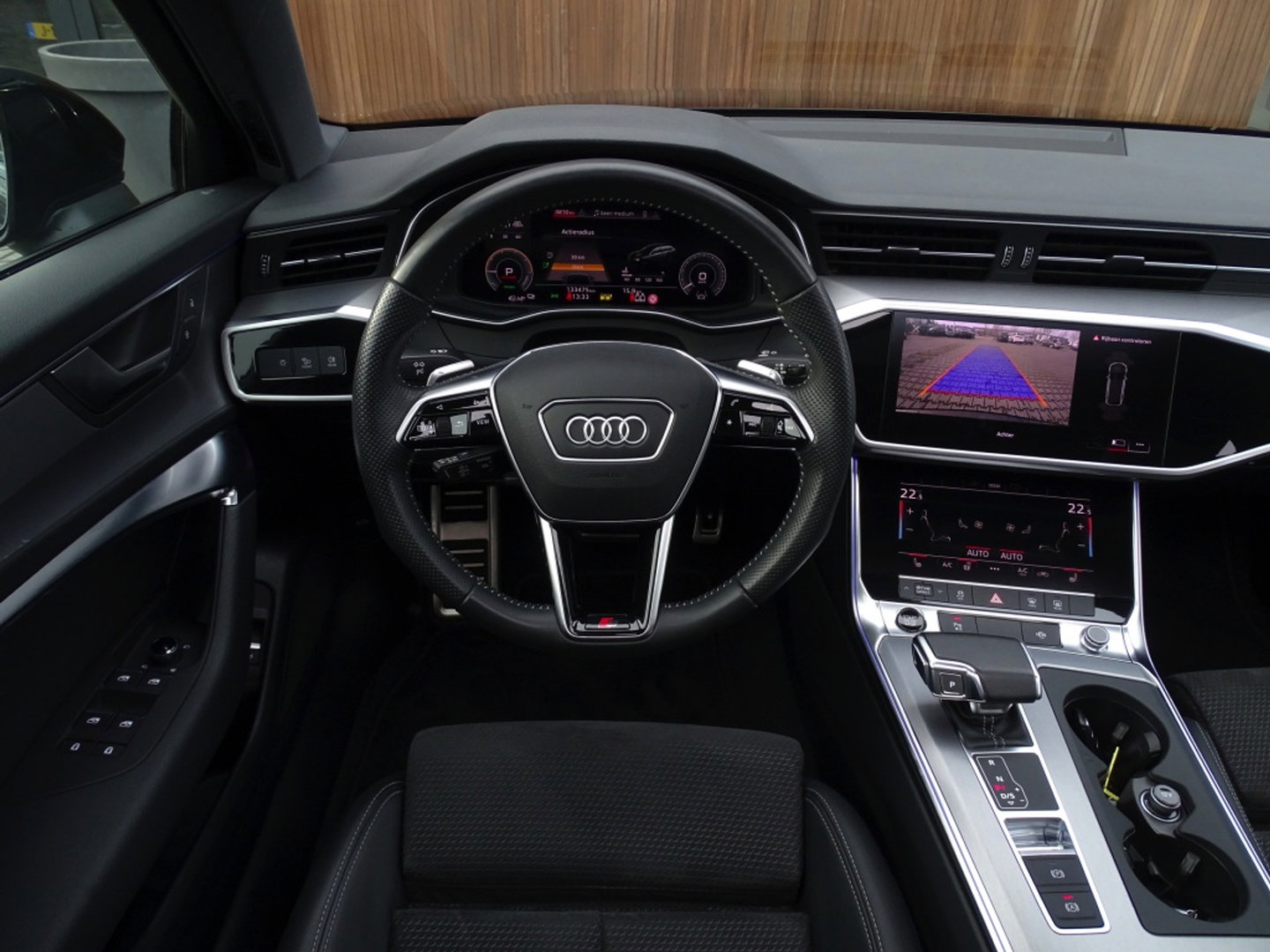 Audi A6 Avant 55 TFSI e 367PK Quattro / S6 Edition / Competition / LED