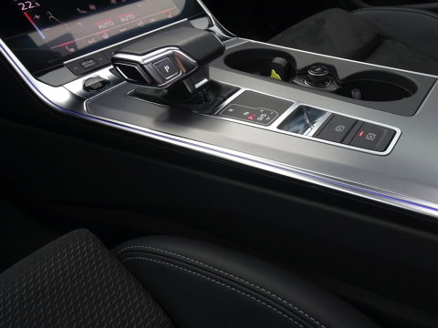 Audi A6 Avant 55 TFSI e 367PK Quattro / S6 Edition / Competition / LED