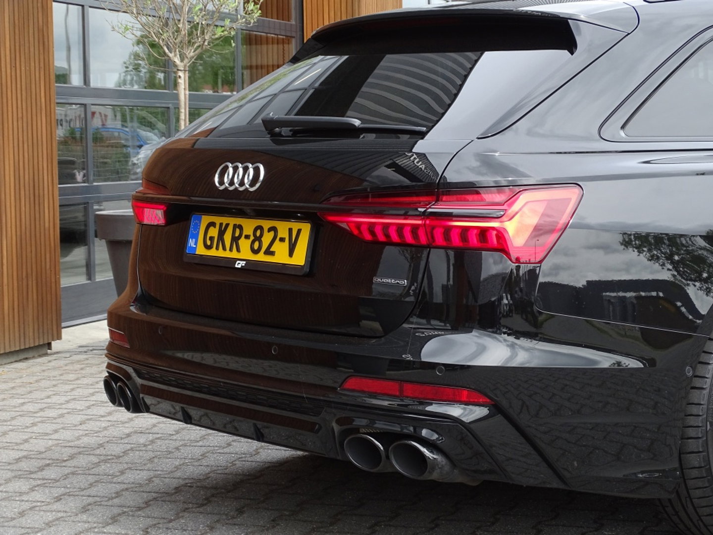 Audi A6 Avant 55 TFSI e 367PK Quattro / S6 Edition / Competition / LED