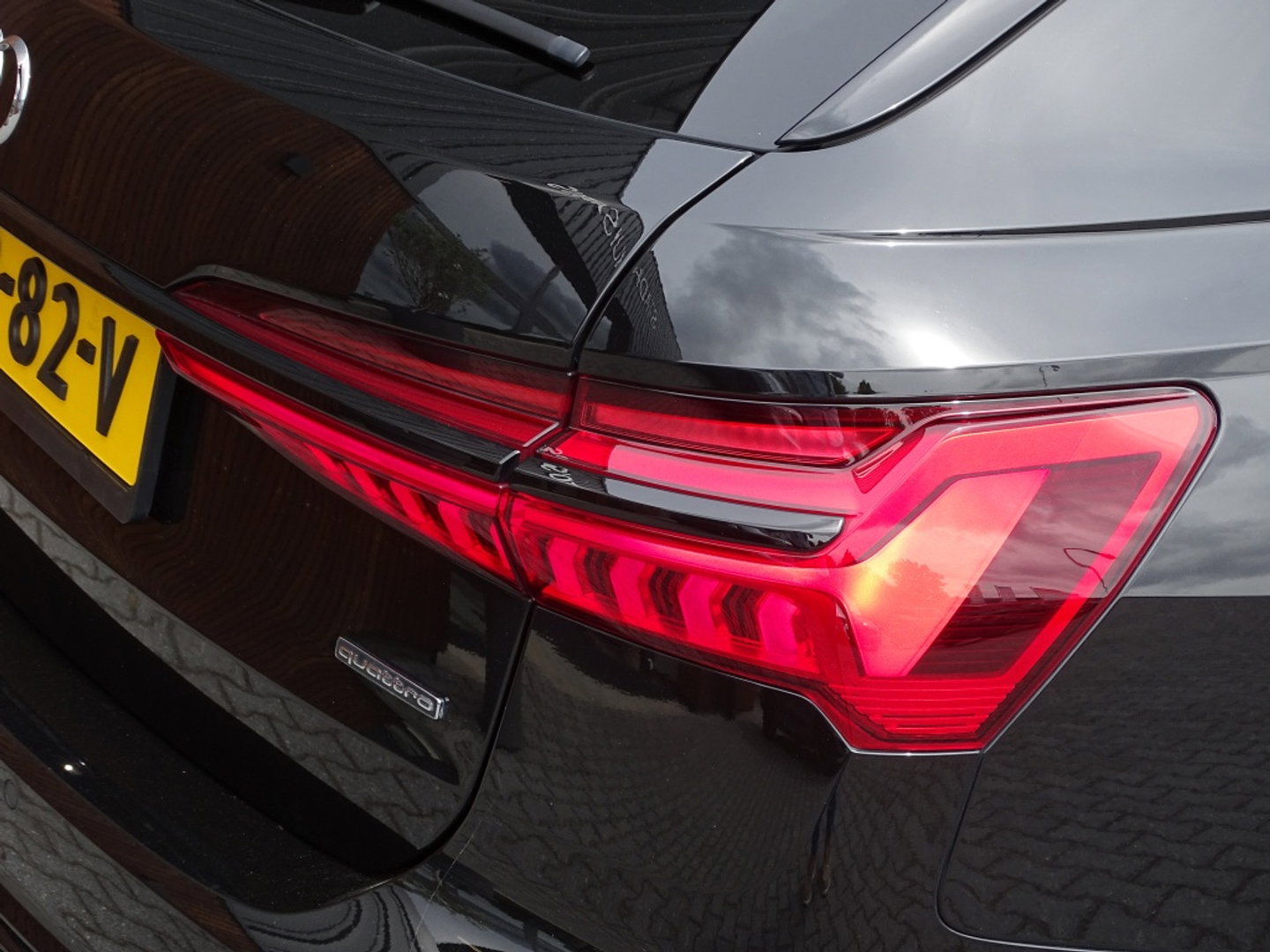 Audi A6 Avant 55 TFSI e 367PK Quattro / S6 Edition / Competition / LED